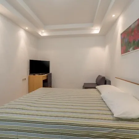 With A Parking Space Novigrad - 7135 Appartement Novigrad Istria
