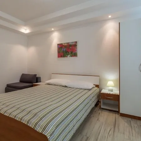With A Parking Space Novigrad - 7135 Appartement *