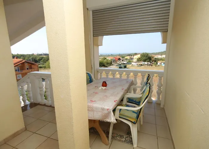 With A Parking Space Novigrad - 7037 Apartamento Novigrad Istria