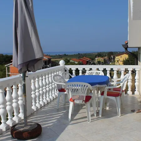 Apartment With A Parking Space Novigrad - 7037