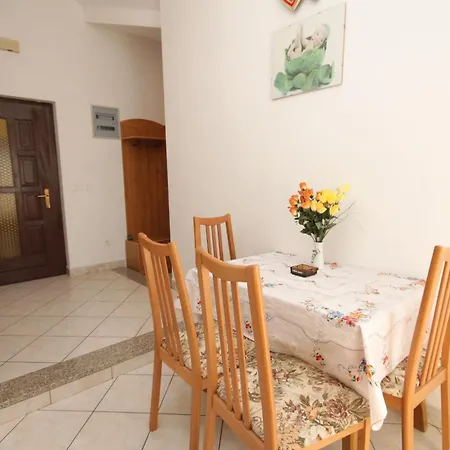 With A Parking Space Novigrad - 7037 Apartment *