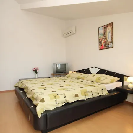 Apartment With A Parking Space Novigrad - 7037