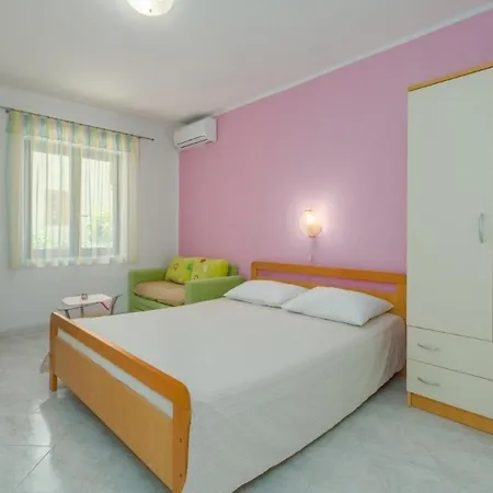Apartment Apartments With A Parking Space Novigrad - 7135 *