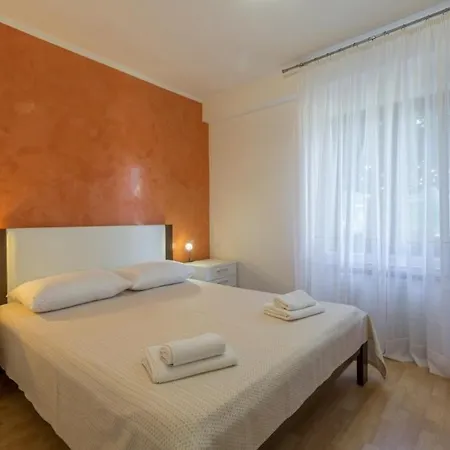 Apartment Apartments With A Parking Space Novigrad - 7135