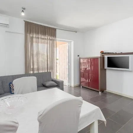 Apartments With A Parking Space Novigrad - 7135 Apartment *
