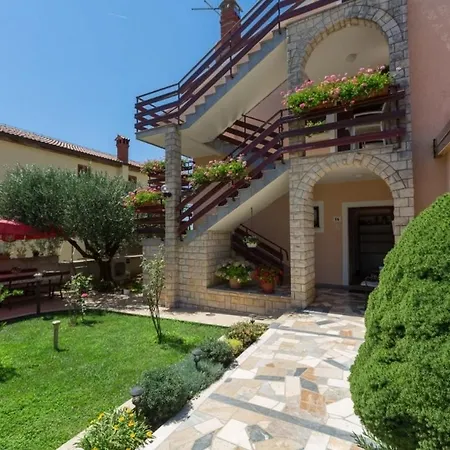 Apartment Apartments With A Parking Space Novigrad - 7135 *