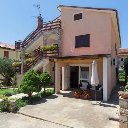 Apartments With A Parking Space Novigrad - 7135 Apartment Novigrad (Istria)