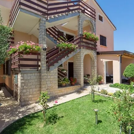 Apartment Apartments With A Parking Space Novigrad - 7135 Novigrad (Istria)